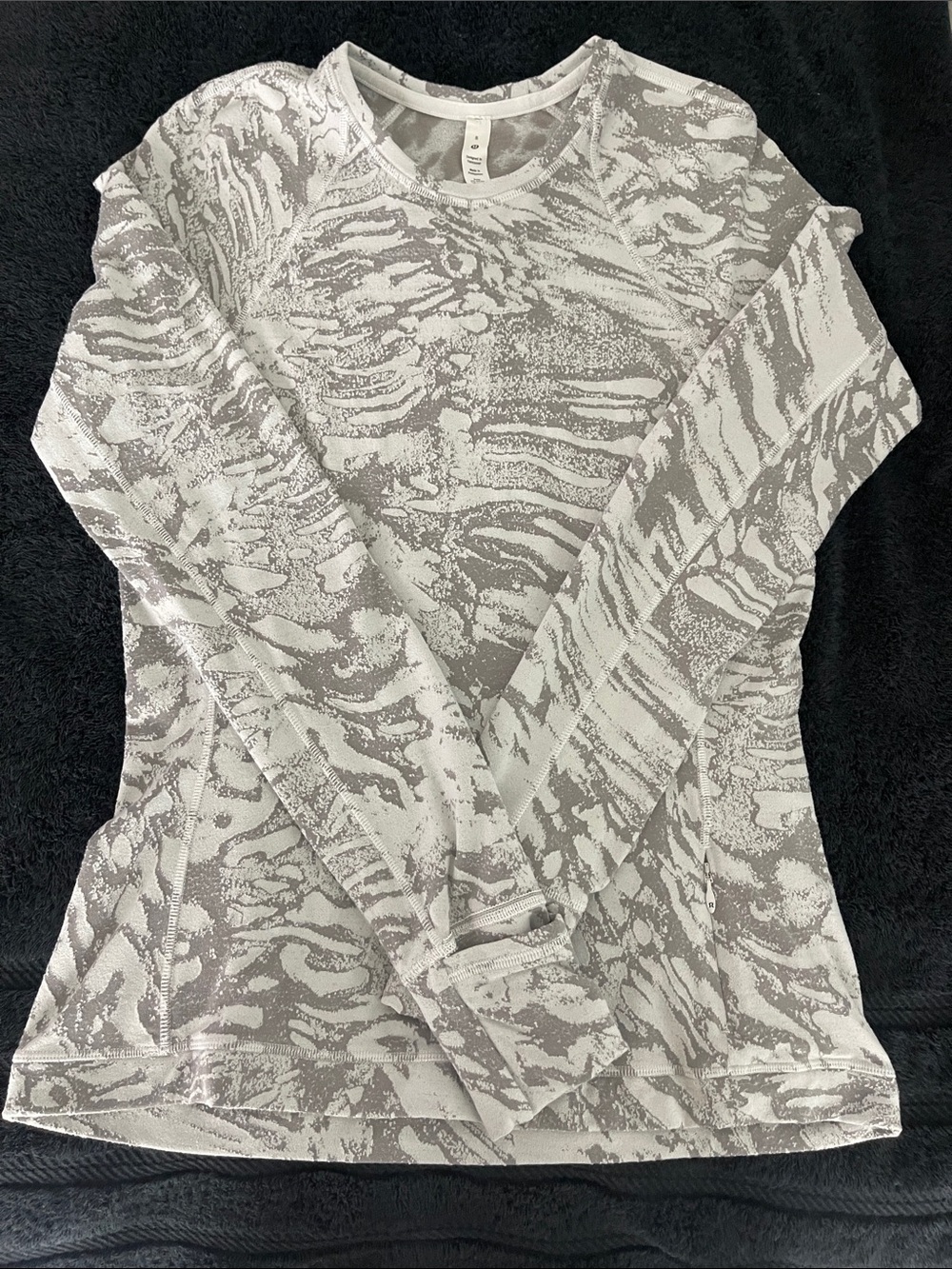 lululemon athletica Rulu Run White and Light Gray Printed Long-Sleeve Top Size 8